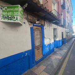 Location Local commercial  Fray luis de leon. Local destinado a barrestaurante, con patio y posible terraza.