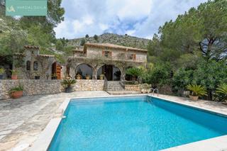 House in Port de Pollença. Espectacular finca en la montaña con grandes posibilidades