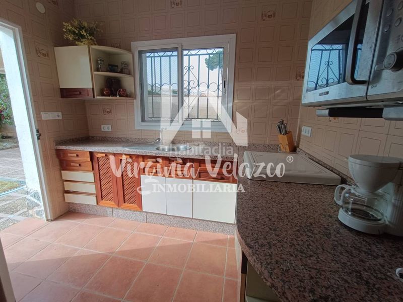 Foto d6710097-d465-49a8-b426-f36f66c6641d. Alquiler chalet  independiente . en Benajarafe