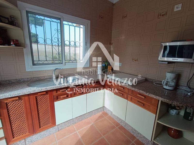 Foto 120b27e7-cd1b-4745-9d30-b8a92d0ef722. Lloguer xalet amb aparcament a Benajarafe
