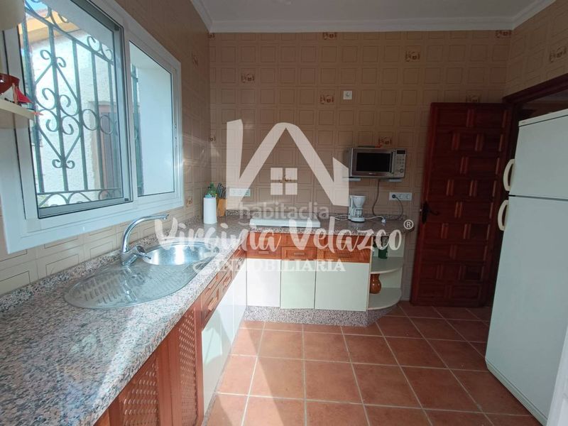 Foto b4d0ed0a-d114-481f-a01e-cb4ae4f44e2e. Lloguer xalet amb aparcament a Benajarafe