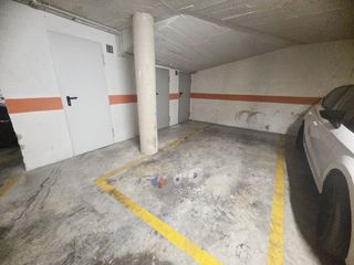 Aparcament cotxe a Centre. Plaza de parking en venta en el casco antiguo