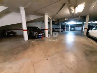 Parking voiture à Centre. Parkin y trastero/ centro