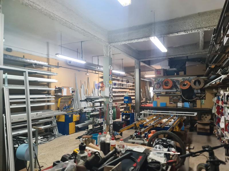 Foto b321b7ab-d1fa-43a5-9204-e7ca935f3484. Local comercial a Centre Sant Boi de Llobregat