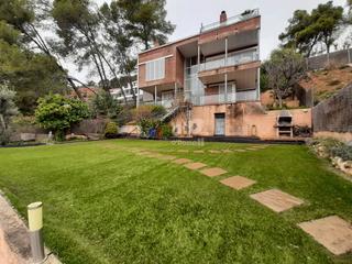 Casa a Santa Coloma de Cervell. Casa con jardn y parking