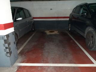 Parking voiture à Ciutat Cooperativa-Molí Nou. Jto mercado de cooperativa