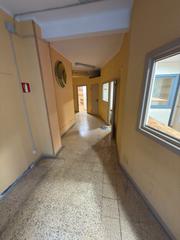 Local commercial  Carrer de vallparda. Local comercial en vallparda