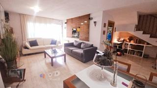 Dúplex en Marianao. Bajo dúplex con 5 habitaciones y terraza