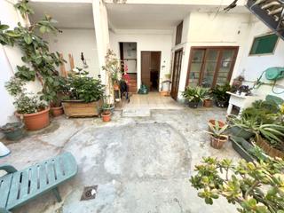 Planta baixa a Centre. Bajos en pleno casco antiguo con 8 habitaciones