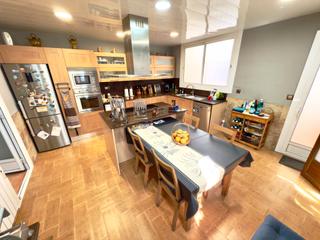 Maison dans Centre. Finca con 2 pisos + local + gran parking
