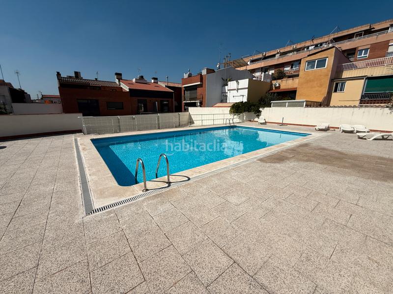 Foto bf1b57d1-4789-4ff4-a9ee-3e01733cb70d. Maison jumelée avec cheminée chauffage parking piscine dans Sant Boi de Llobregat