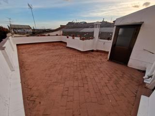 Appartement  Carrer de sant roc. Vivienda con 3 habitaciones y terraza privada