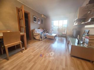 Appartement dans Ciutat Cooperativa-Mol Nou. Piso luminoso en zona mol nou