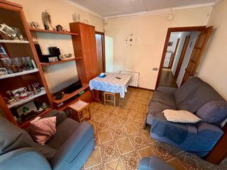 Etagenwohnung in La Gavarra. Gran piso en campfaso totalmente exterior