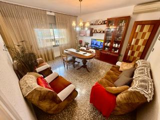 Appartement  Avinguda del parc. Gran piso con 4 habitaciones en la misma av. del parque