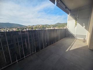 Flat in Marianao. Vivienda semi nueva de 3 dormitorios con zona comunitaria en zon