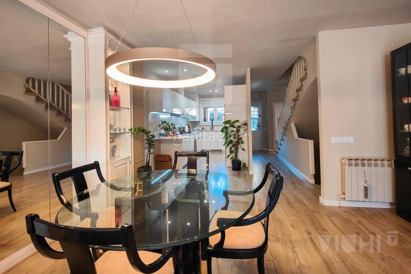 Foto 0039873a-6f07-4e1c-9b36-83d40881db09. Semi detached house with fireplace heating parking in Tiana