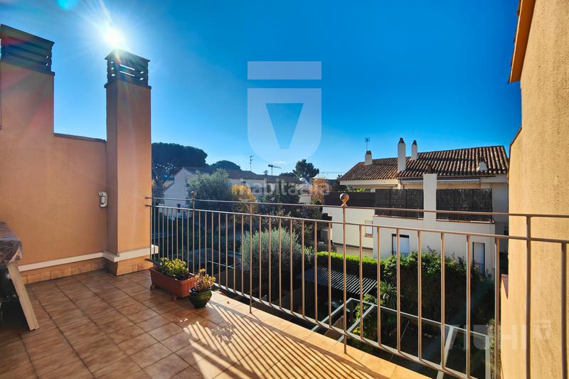 Foto 05fe8ac9-ed43-4d08-8265-8a044e29333d. Semi detached house with fireplace heating parking in Tiana