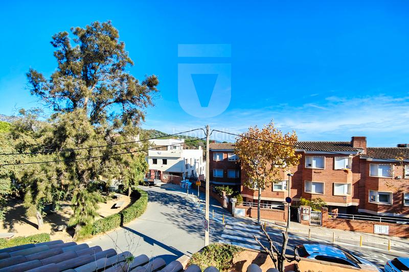 Foto 12628033-19d9-4c4c-b7e2-0e09f6d88994. Semi detached house with fireplace heating parking in Tiana