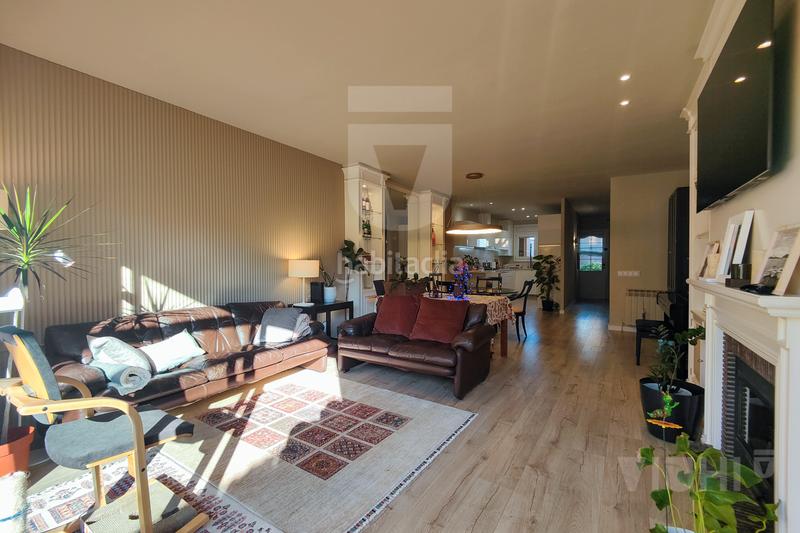 Foto 1c254af7-d3f0-440e-8b04-64ce8ce76051. Semi detached house with fireplace heating parking in Tiana