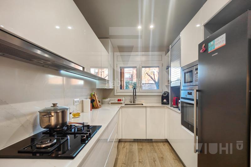 Foto 24f992a4-a88a-4e26-89f2-a2130699e67c. Semi detached house with fireplace heating parking in Tiana