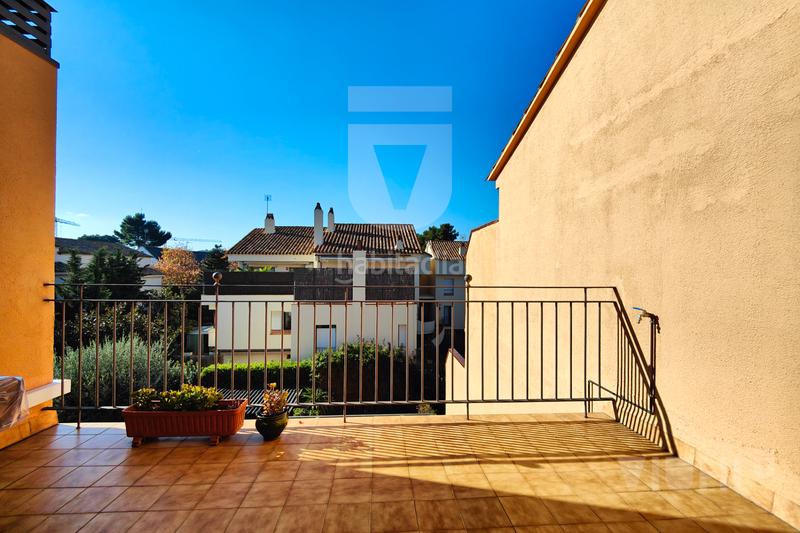 Foto 26d50adf-7921-4f21-9249-8742aeca37fb. Semi detached house with fireplace heating parking in Tiana