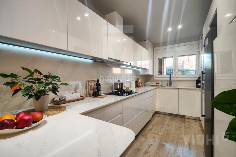 Foto 40af3851-7883-4a98-91bc-6d357842d52a. Semi detached house with fireplace heating parking in Tiana