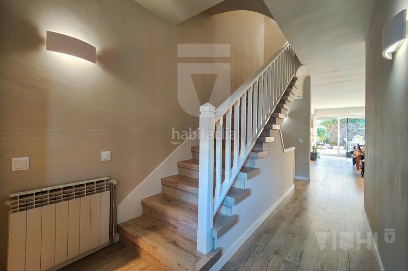 Foto 7879b573-f24e-49ec-bf14-26e7cc1baf57. Semi detached house with fireplace heating parking in Tiana