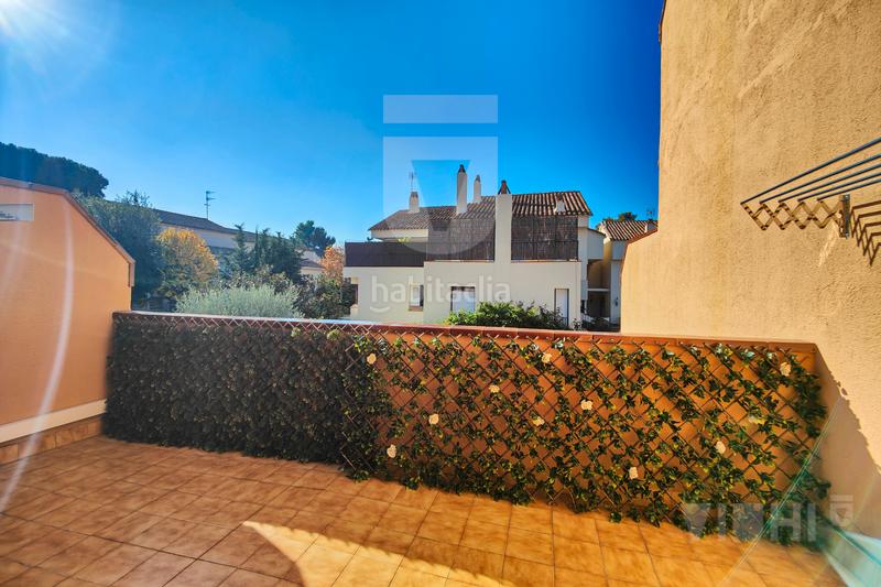 Foto 7953c1d6-a23e-4b98-b46a-12e87e952224. Semi detached house with fireplace heating parking in Tiana