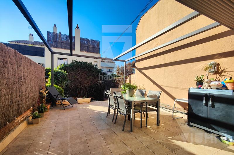 Foto abd65e18-1111-447b-9880-57e0a1aff6af. Semi detached house with fireplace heating parking in Tiana