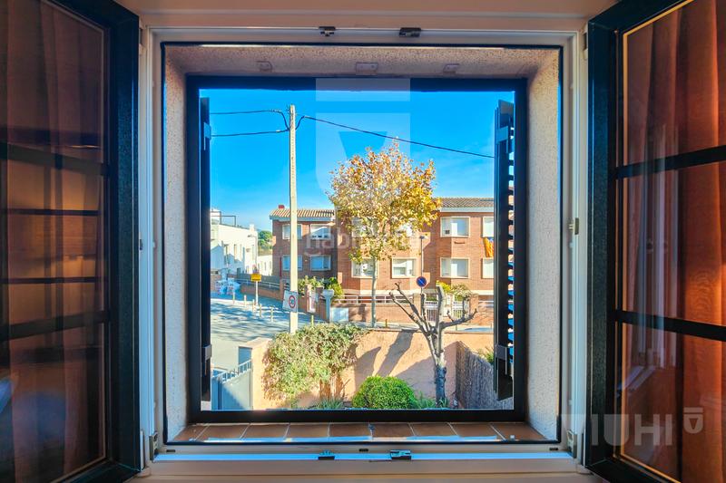 Foto c69db3e5-6fb2-4226-818a-4b4fcc108f29. Semi detached house with fireplace heating parking in Tiana