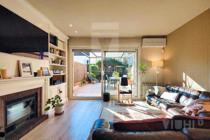 Foto dbd6555e-c142-43c2-b479-ce01b8675350. Semi detached house with fireplace heating parking in Tiana