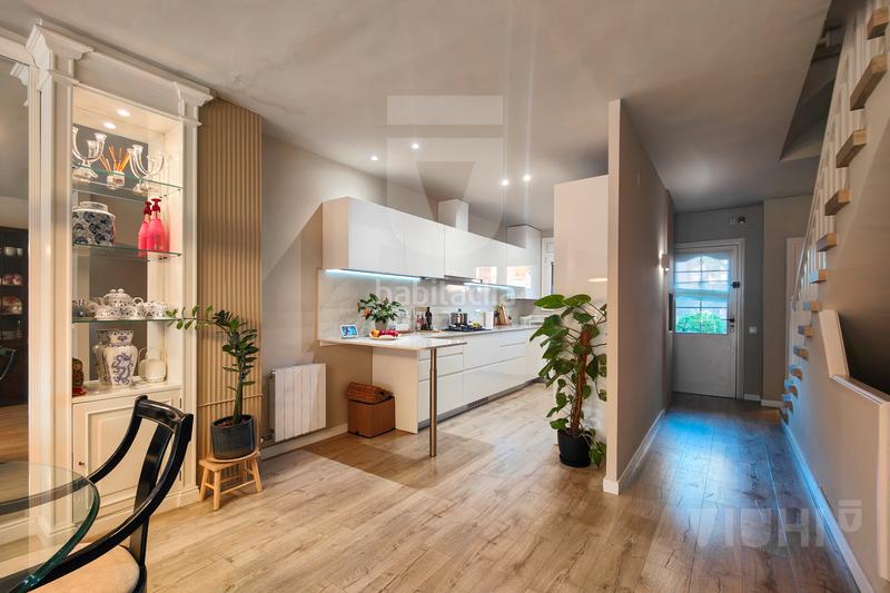 Foto e6c572bc-10ff-4261-b420-c2bfb95e8a36. Semi detached house with fireplace heating parking in Tiana