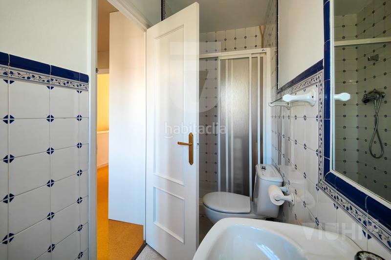 Foto e7146331-0623-40fe-8467-82112000fdc9. Semi detached house with fireplace heating parking in Tiana