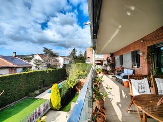 Etagenwohnung  Avinguda de l'onze de setembre. Pis a tiana amb terrassa, piscina i pàrquing