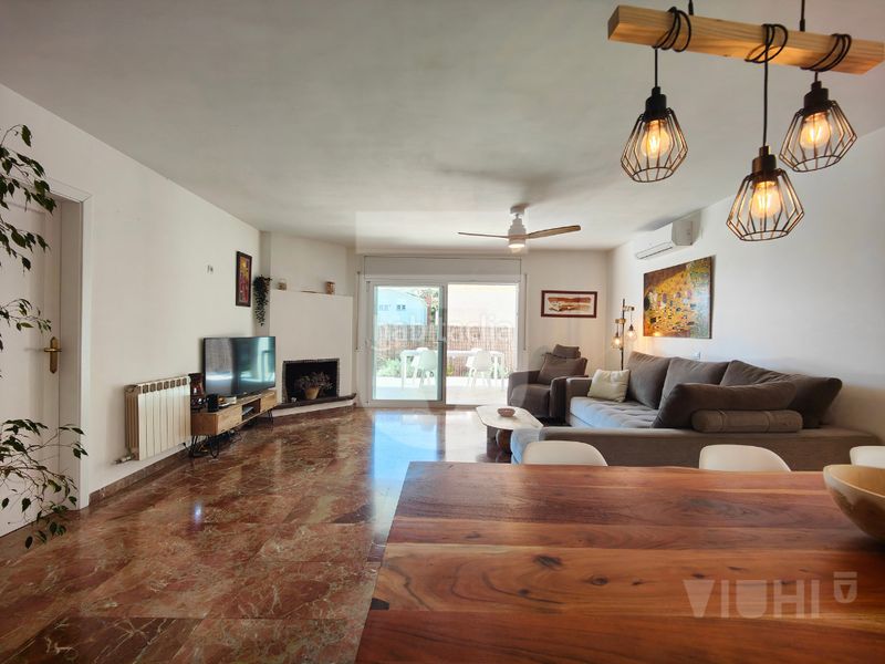 Foto 7c393999-b8bd-4314-a117-799c8f742bda. Casa amb xemeneia calefacció aparcament a Califòrnia-Santa Madrona Masnou (El)