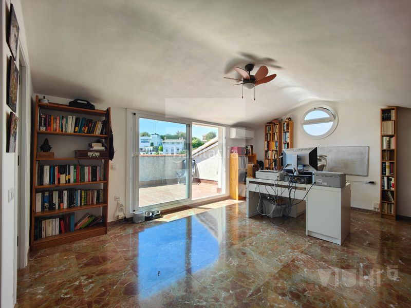 Foto 8ba06fa4-1d25-4036-94d3-262c12159791. Casa amb xemeneia calefacció aparcament a Califòrnia-Santa Madrona Masnou (El)