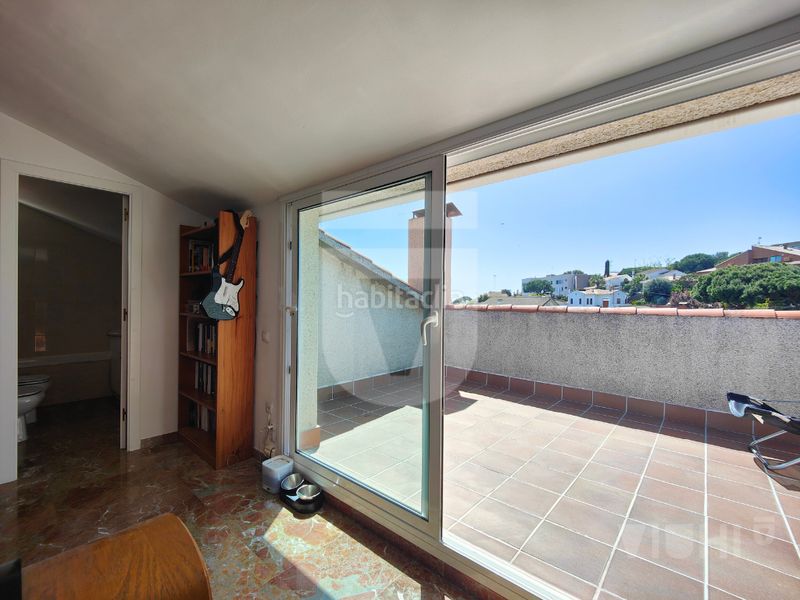Foto 989c2893-559b-4429-a211-c0c574cdf4e8. Casa amb xemeneia calefacció aparcament a Califòrnia-Santa Madrona Masnou (El)