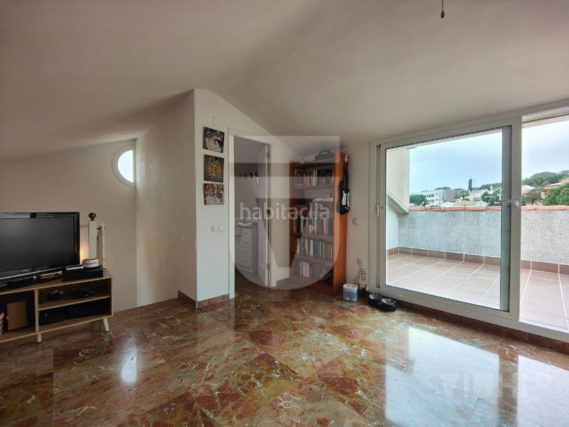 Foto a8968cc1-e7f6-4f99-80fe-4445050f5609. Casa amb xemeneia calefacció aparcament a Califòrnia-Santa Madrona Masnou (El)