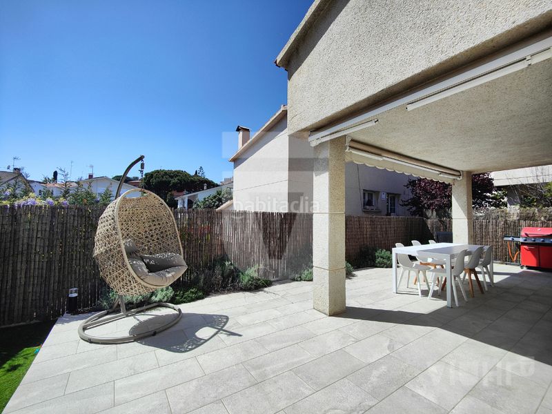 Foto e697a0f3-abad-4fc0-aedf-e0137cbbe3fe. Casa amb xemeneia calefacció aparcament a Califòrnia-Santa Madrona Masnou (El)