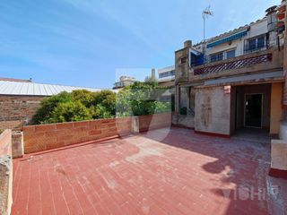 Gebäude  Carrer arno jager. Edificio completo en venta en montgat – oportunidad para inverso