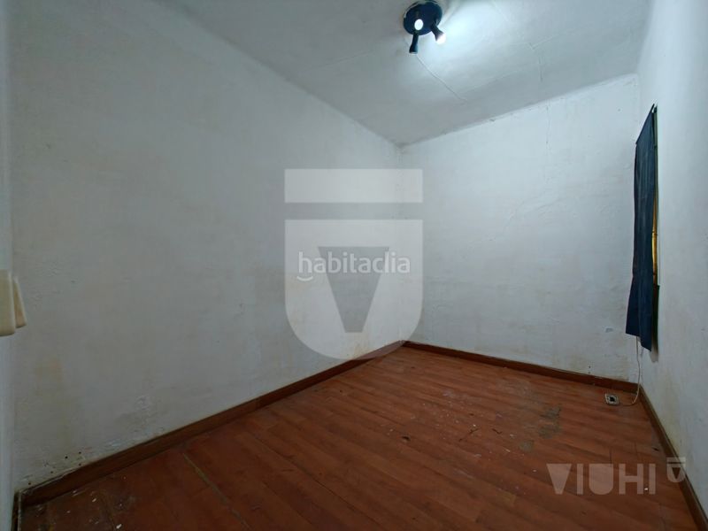Foto f3bc544f-e32b-4dda-be4b-935e57416d5f. Edifici a Montgat