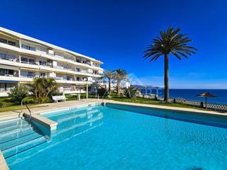 Apartament a Calle malaga 5. Tu oasis en nerja vistas de ensueño en acapulco