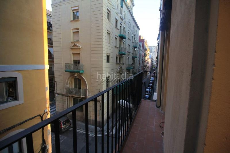 Foto b5f0a0a2-16cb-4e2c-b22d-bf3927ae2745. Alquiler piso  con balcón en la Barceloneta en Barcelona