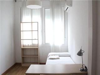 Lloguer Pis  Carrer de la independncia. Piso reformado 3 habitaciones dobles