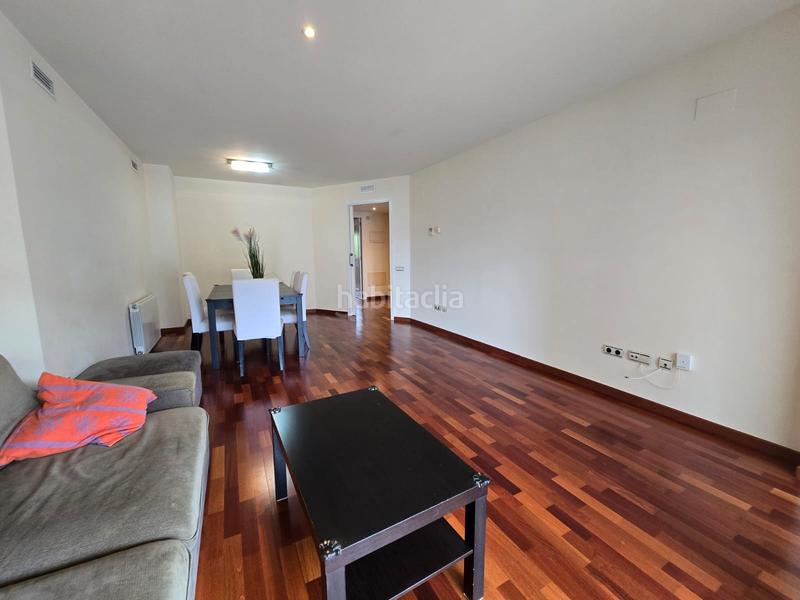 Foto b1523639-28d2-4bac-8a1a-b17426845e6b. Rent flat with heating parking pool in Fontsanta-Fatjó Cornellà de Llobregat