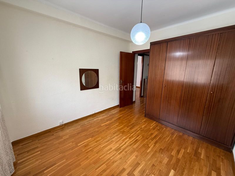 Foto f077e859-7de6-4aef-bc38-3fc46dbd3637. Pis a Sants Barcelona