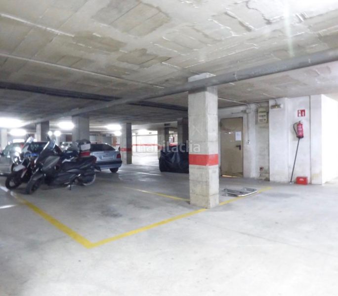 Foto 08a49a2b-fa90-4b7f-9826-f55110a77850. Pis amb aparcament a Centre Salt