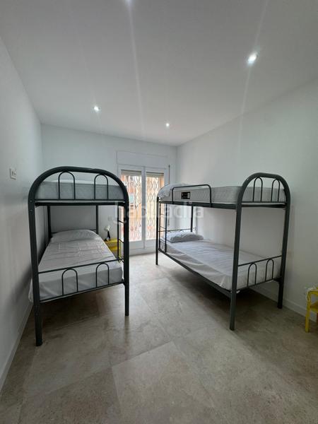 Foto 3a6aefad-c262-43bd-b174-c70fbd53bd98. Edificio in Llefià Badalona