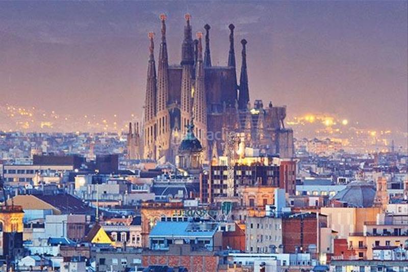 Foto 29d20fab-6ab0-415f-8049-66890a9e6130. Alquiler local comercial bar en traspaso con licencia c1 terraza en Barcelona